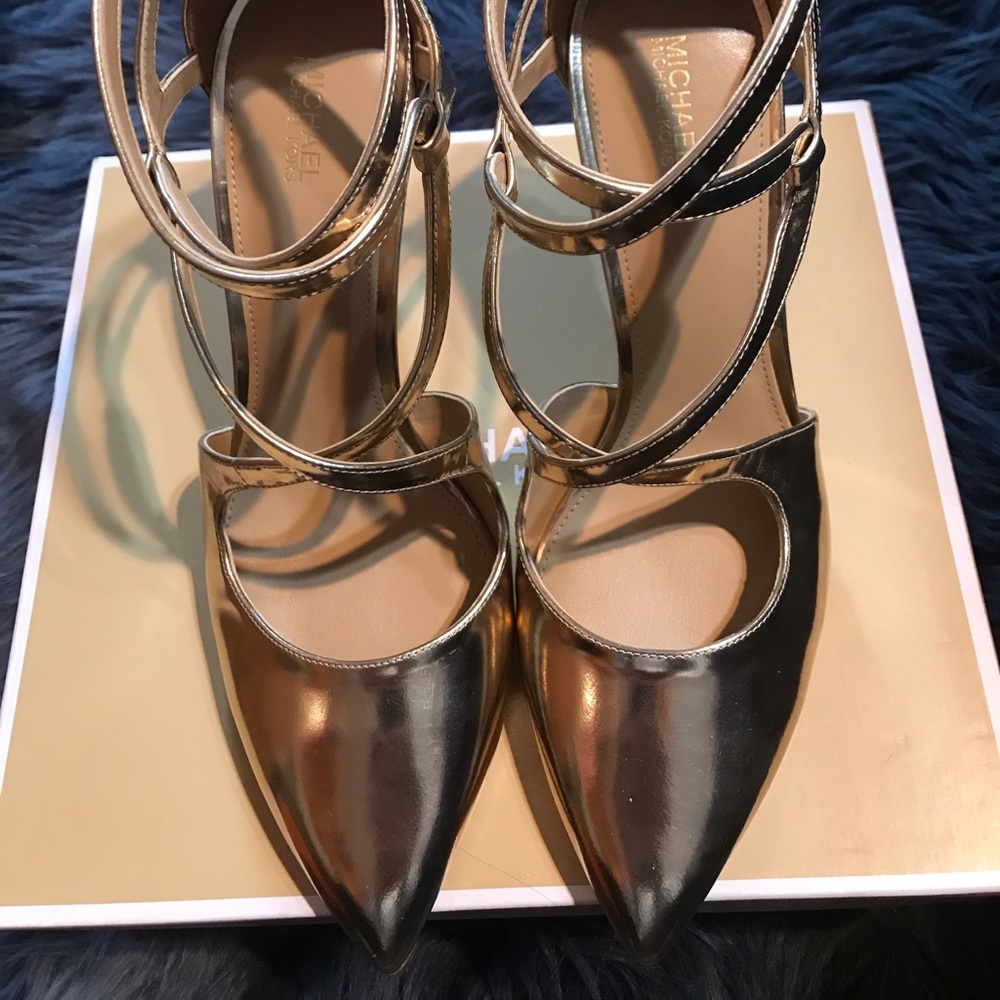 Michael Kors food pumps